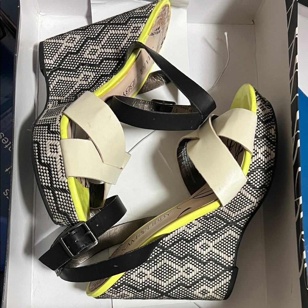 Sam & Libby Black/White Chevron Patterned Wedges, size 6